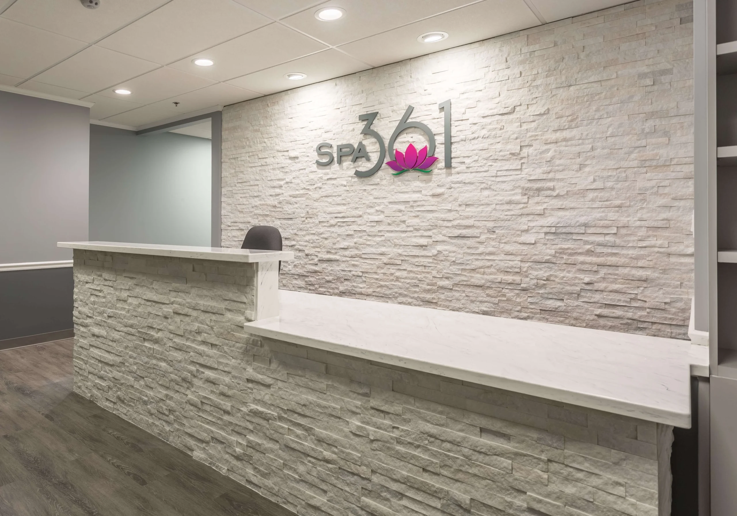 Front reception desk of Spa361